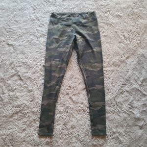 Garage camo leggings